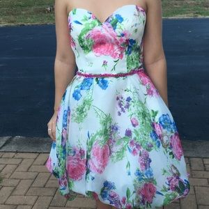 Floral short dress size 0-4 corset back + pockets